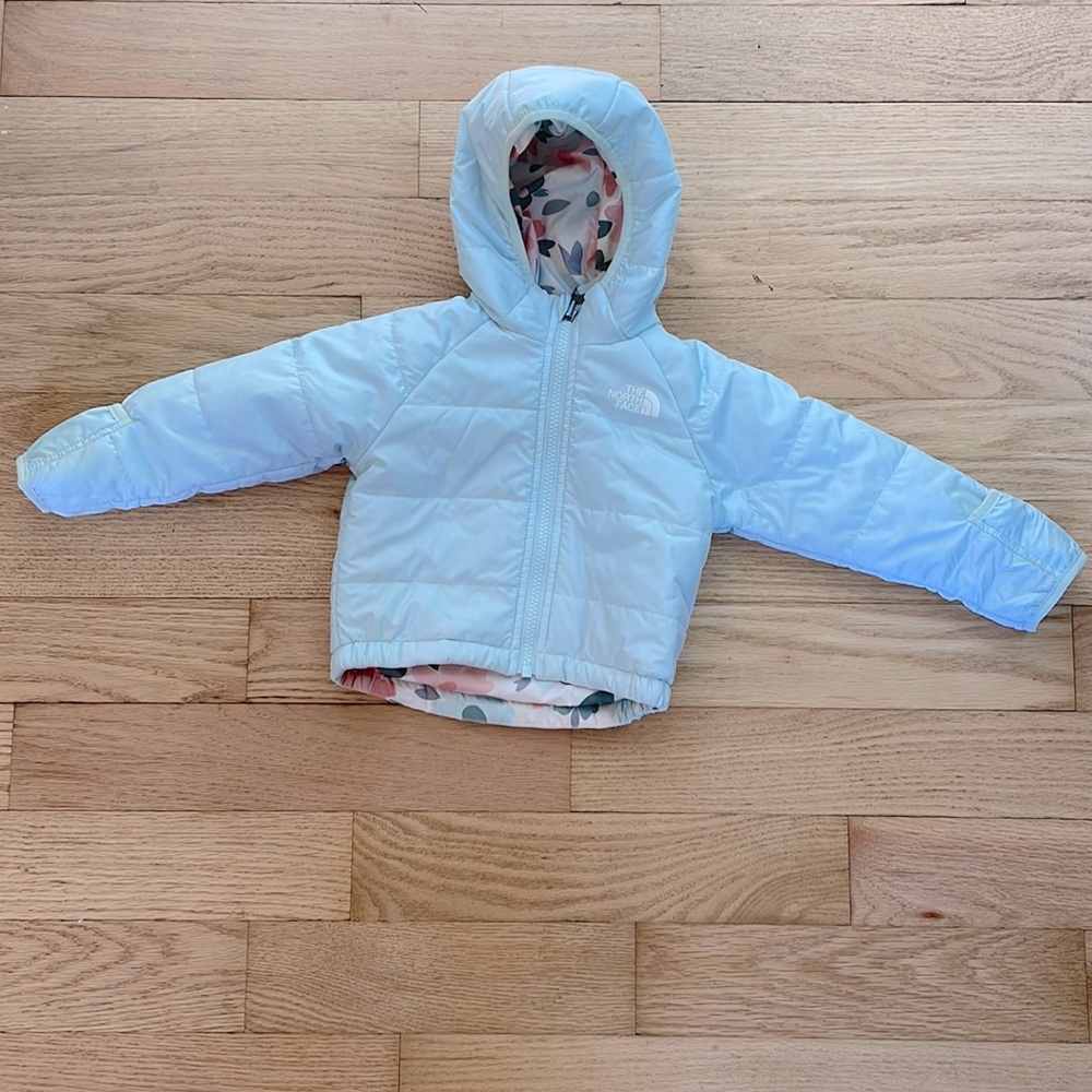 The NorthFace baby reversible ThermoBall Hoodie 6-12 months